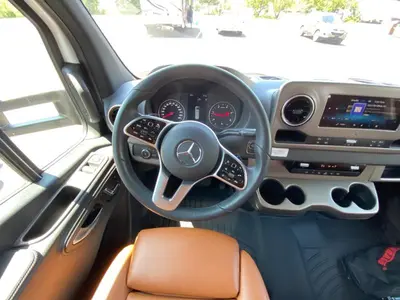 2025 Winnebago Navion photo 43