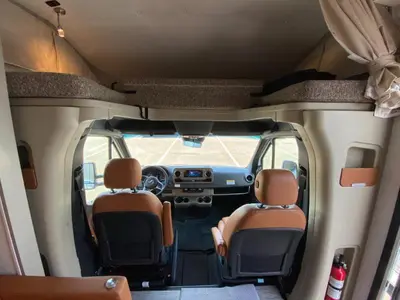 2025 Winnebago Navion photo 41