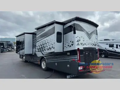 2026 Tiffin Motorhomes Allegro RED photo 3