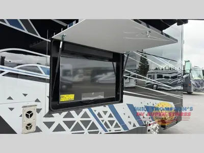 2026 Tiffin Motorhomes Allegro RED photo 5