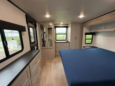 2027 Jayco Jay Feather photo 38