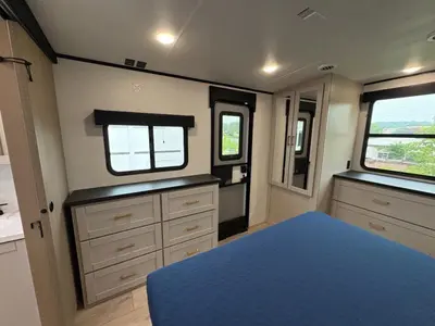 2027 Jayco Jay Feather photo 39