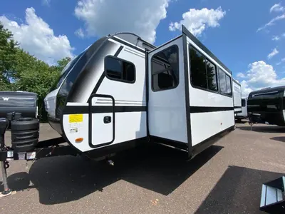 2027 Jayco Jay Feather photo 4