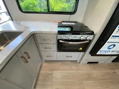 2027 Jayco Jay Feather SL photo 27
