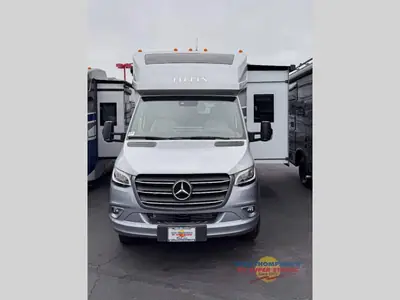 2026 Tiffin Motorhomes Wayfarer photo 2