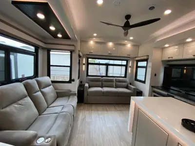 2027 Jayco Pinnacle photo 14