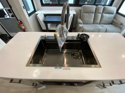 2027 Jayco Pinnacle photo 21