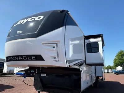 2027 Jayco Pinnacle photo 3