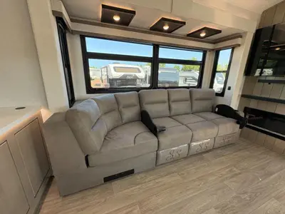 2027 Jayco Pinnacle photo 36