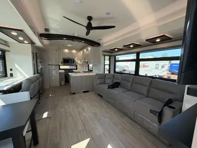 2027 Jayco Pinnacle photo 15