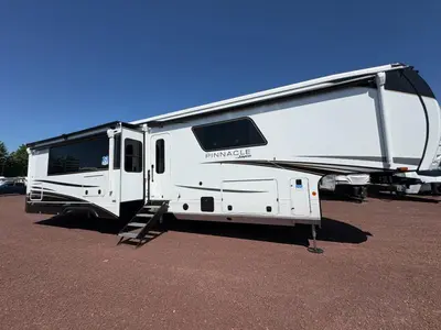 2027 Jayco Pinnacle photo 12