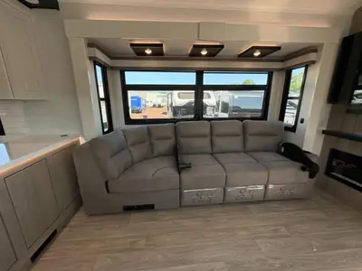 2027 Jayco Pinnacle photo 20