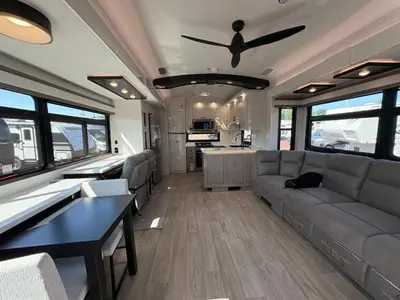 2027 Jayco Pinnacle photo 16