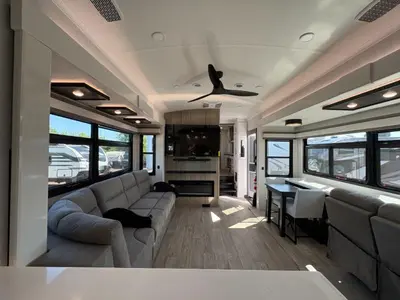 2027 Jayco Pinnacle photo 35