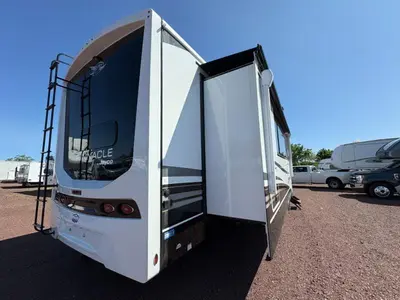 2027 Jayco Pinnacle photo 9