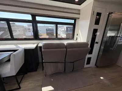 2027 Jayco Pinnacle photo 23