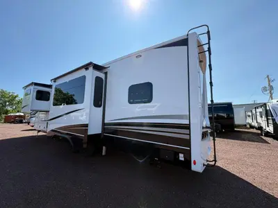 2027 Jayco Pinnacle photo 6