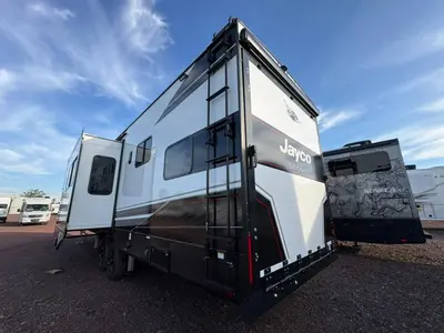 2027 Jayco Seismic photo 8