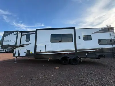 2027 Jayco Seismic photo 7