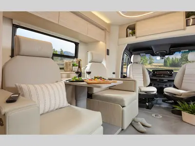 2027 Leisure Travel Unity photo 3