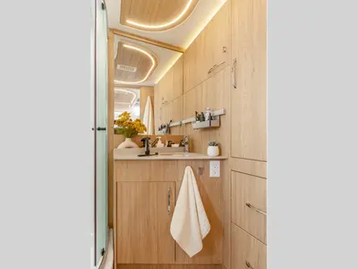 2027 Leisure Travel Unity photo 6