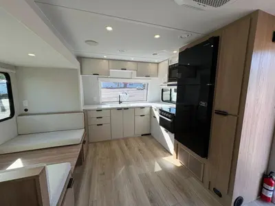 2027 Winnebago Thrive photo 18