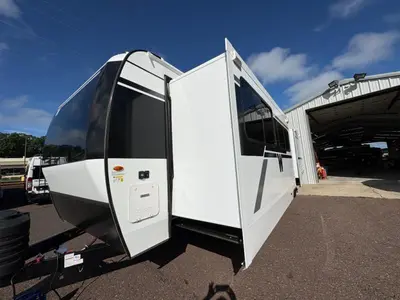 2027 Winnebago Thrive photo 4