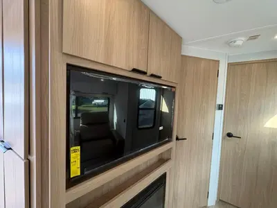 2027 Winnebago Thrive photo 33