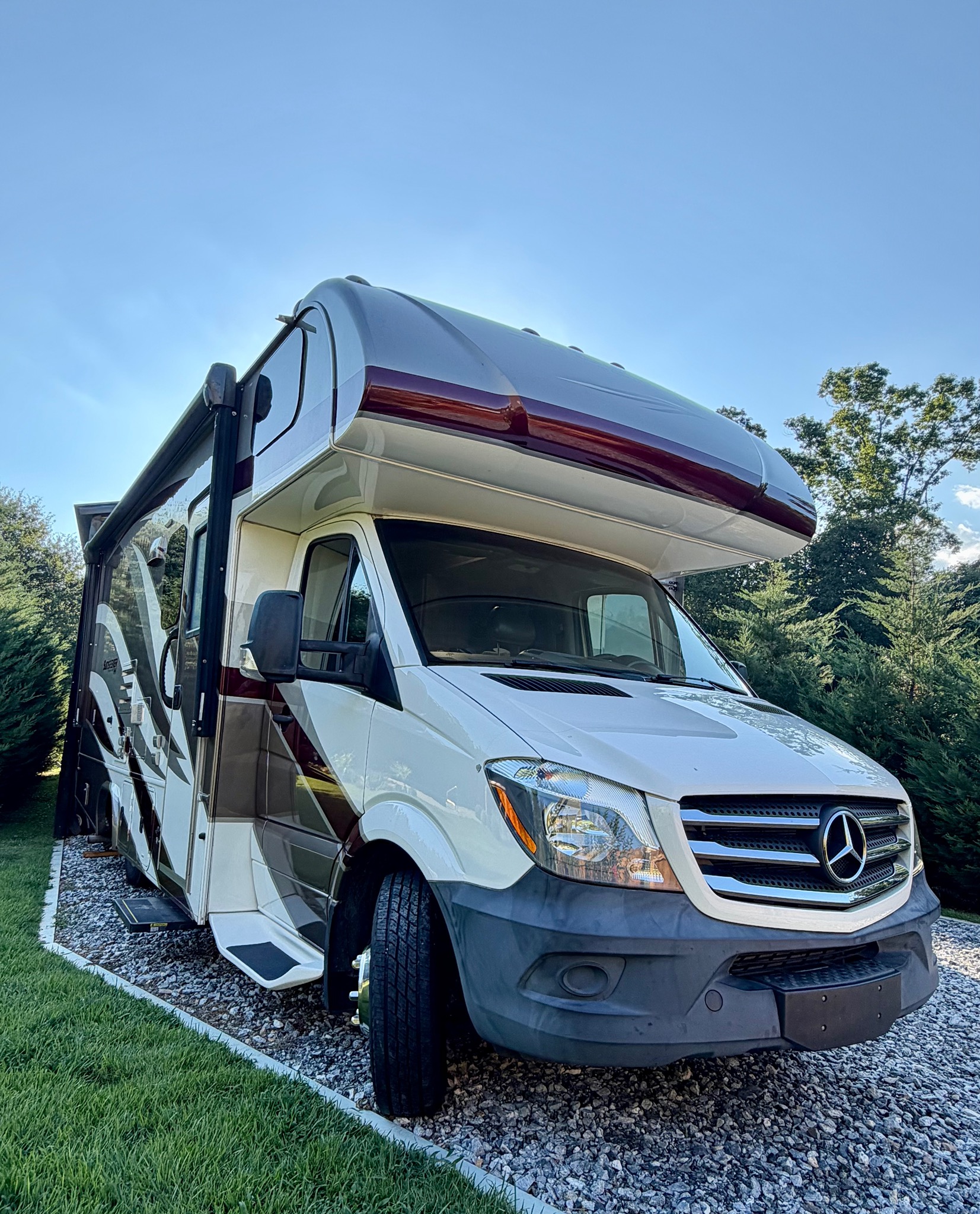 2019 FOREST RIVER SUNSEEKER exterior