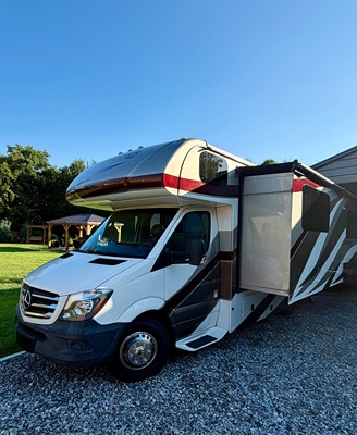 2019 FOREST RIVER SUNSEEKER photo 3