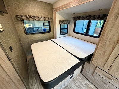 2019 FOREST RIVER SUNSEEKER photo 30