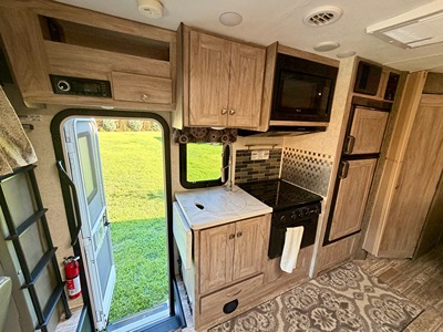 2019 FOREST RIVER SUNSEEKER photo 29