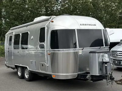 Used 2017 Airstream Flying Cloud 23FB