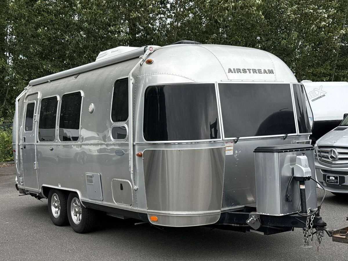 2017 Airstream Flying Cloud exterior