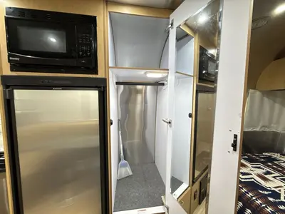 2017 Airstream Flying Cloud photo 34