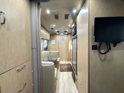 2017 Airstream Flying Cloud photo 31