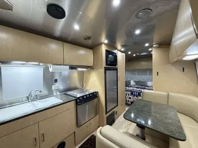 2017 Airstream Flying Cloud photo 17