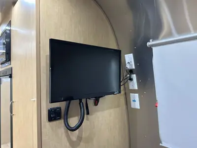2017 Airstream Flying Cloud photo 25