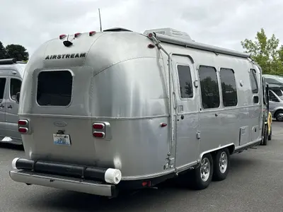2017 Airstream Flying Cloud photo 9
