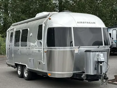 2017 Airstream Flying Cloud photo 3