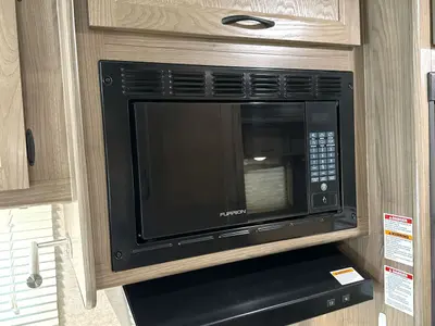 2017 Coachmen Freelander photo 46