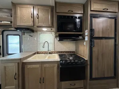 2017 Coachmen Freelander photo 48