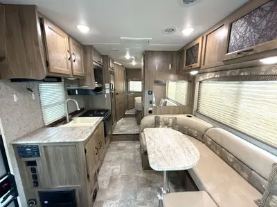 2017 Coachmen Freelander photo 43
