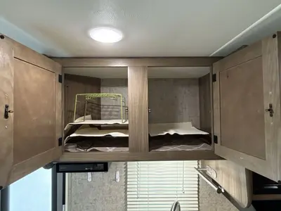 2017 Coachmen Freelander photo 34