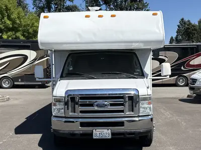 2011 Coachmen Freelander photo 4
