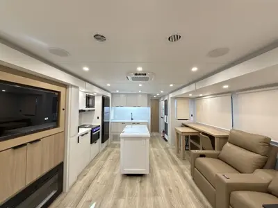 2026 Winnebago Thrive photo 38