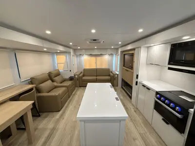 2026 Winnebago Thrive photo 37