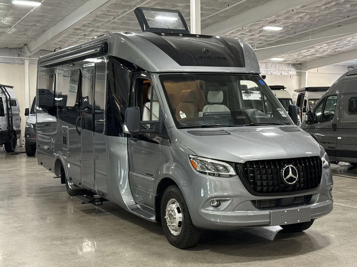 2026 Leisure Travel Unity exterior