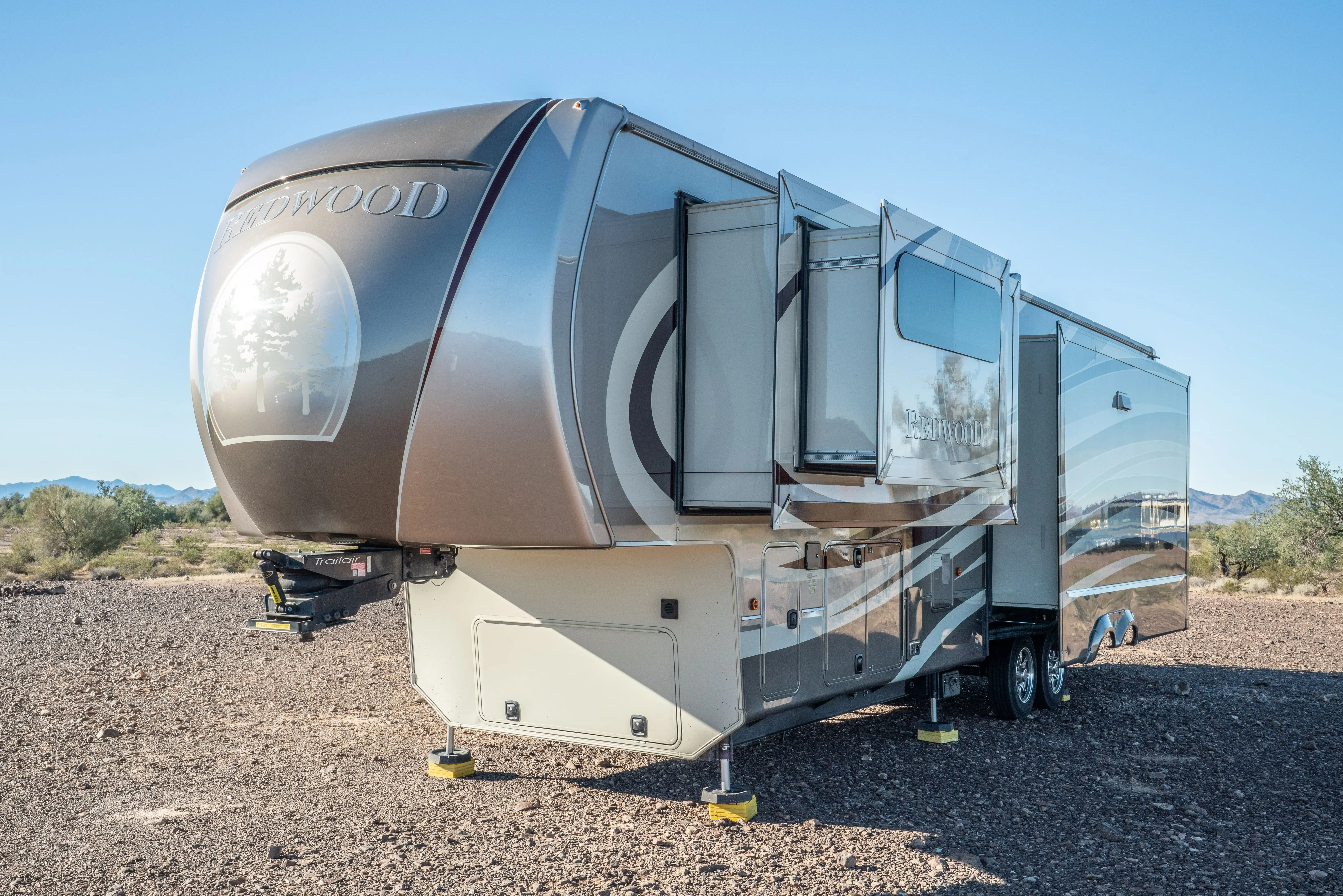 2016 REDWOOD 36RL exterior