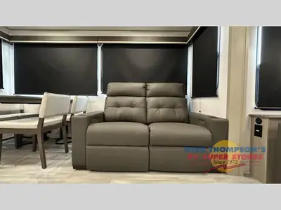 2025 Grand Design Influence photo 14